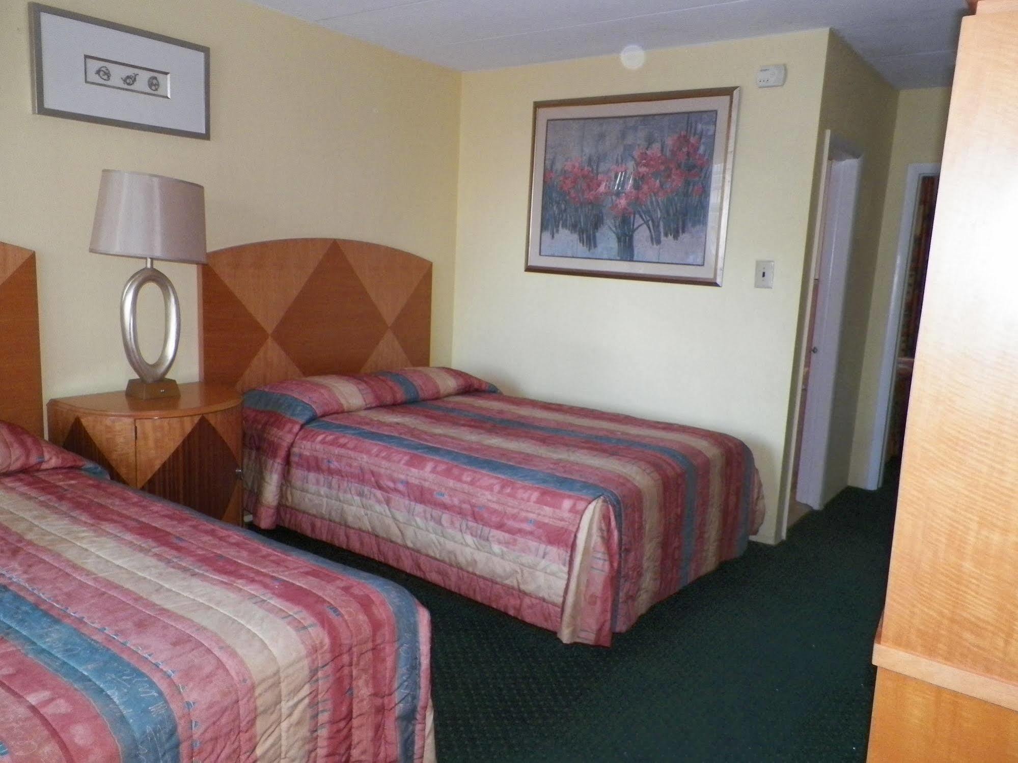 וויילדווד Royal Canadian Motel מראה חיצוני תמונה